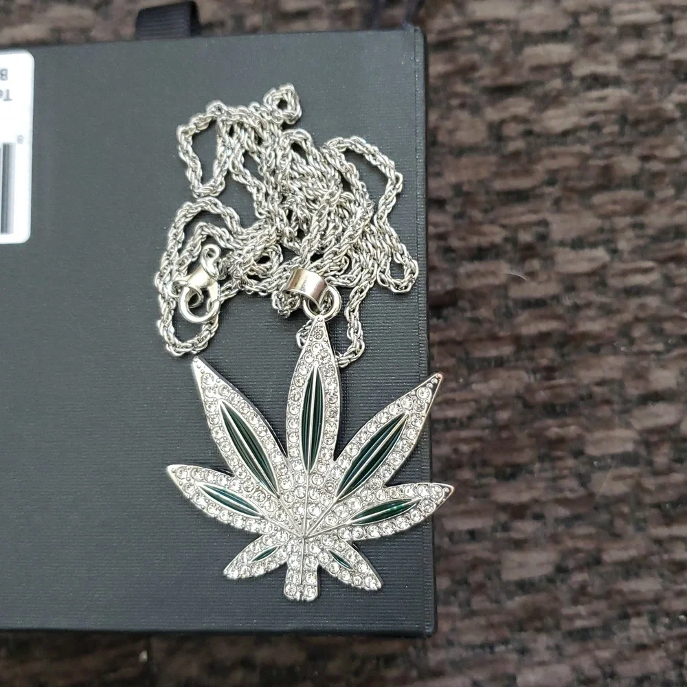 Leaf Pendant Necklace